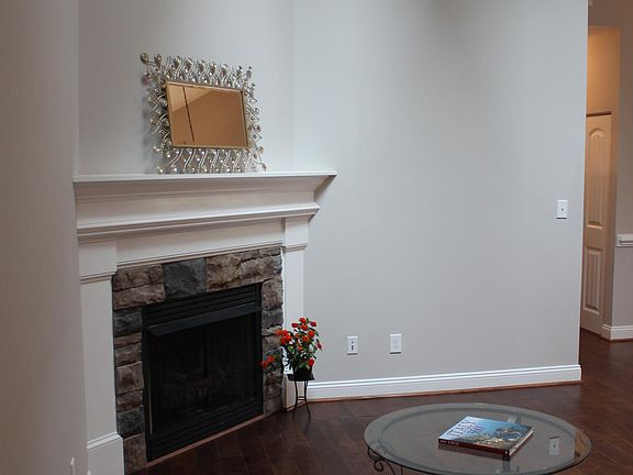 4th image of 108 Chateau Pl