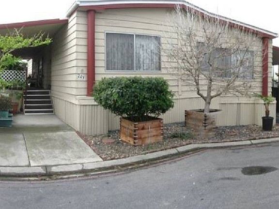 2nd image of 247 El Bosque Dr #247
