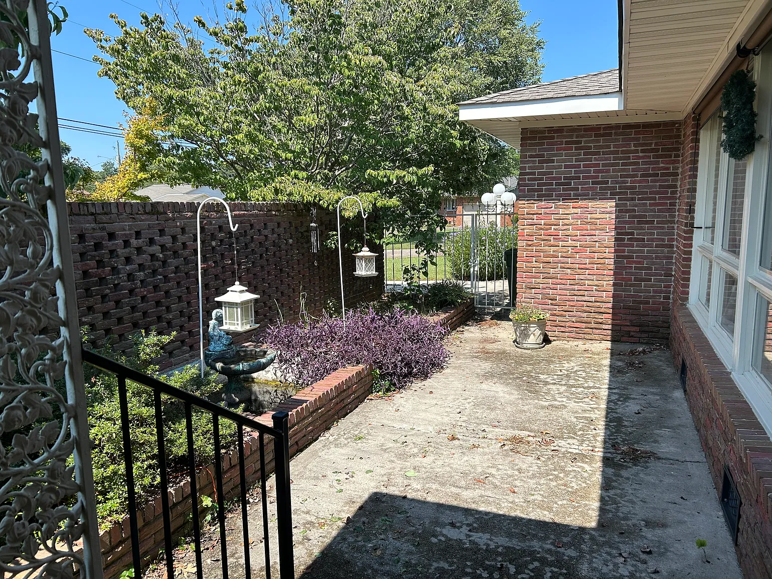 3 bed, 2.5 bath, 2203 sqft, $2,350 — Photo 3