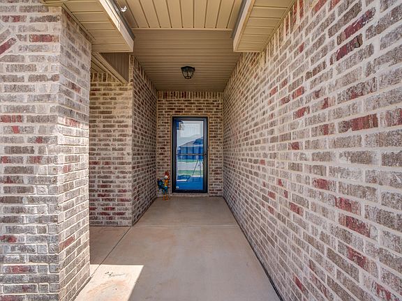 4th image of 13819 Avenue V