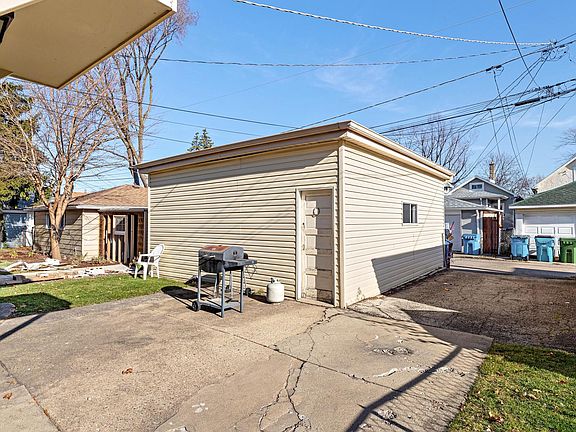 4th image of 842 Beloit Ave