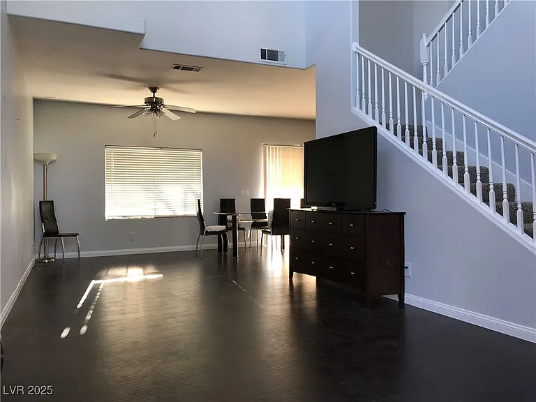 5423 Dancing Bear Dr — Photo 3