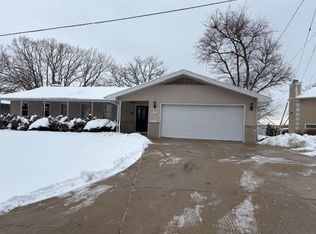 22 Oak Ridge Dr, Decatur, IL 62521