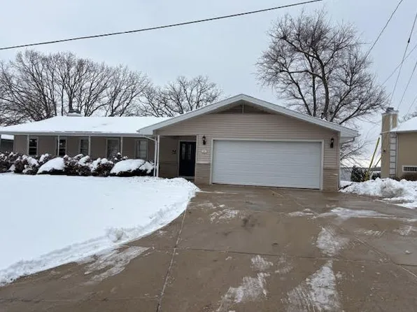 22 Oak Ridge Dr, Decatur, IL 62521