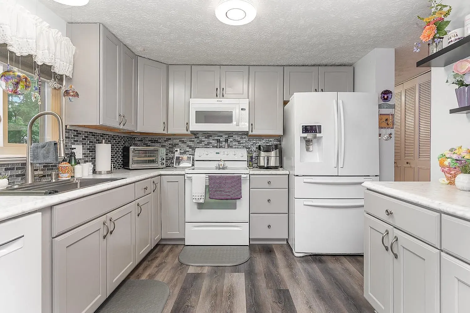 4 bed, 1912 sqft, $2,650 — Photo 2