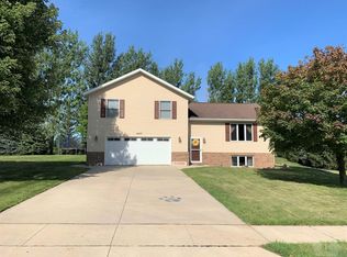 1407 Poplar St, Clear Lake, IA 50428