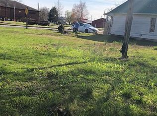 1015 Webber St, Eldorado, IL 62930
