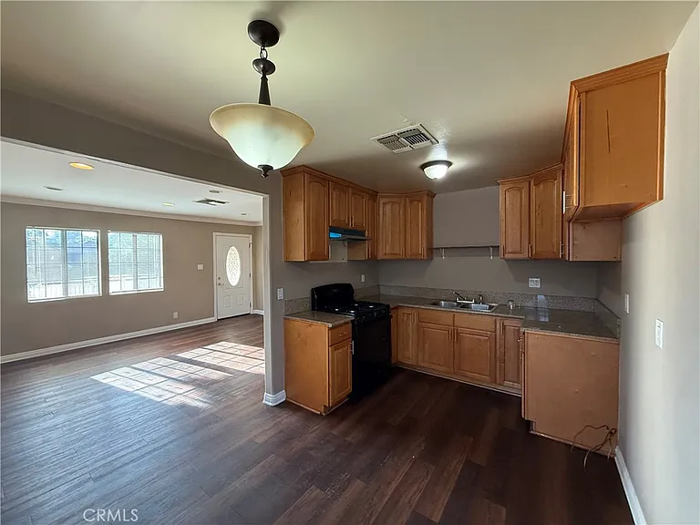 7051 Lindley Ave — Photo 6