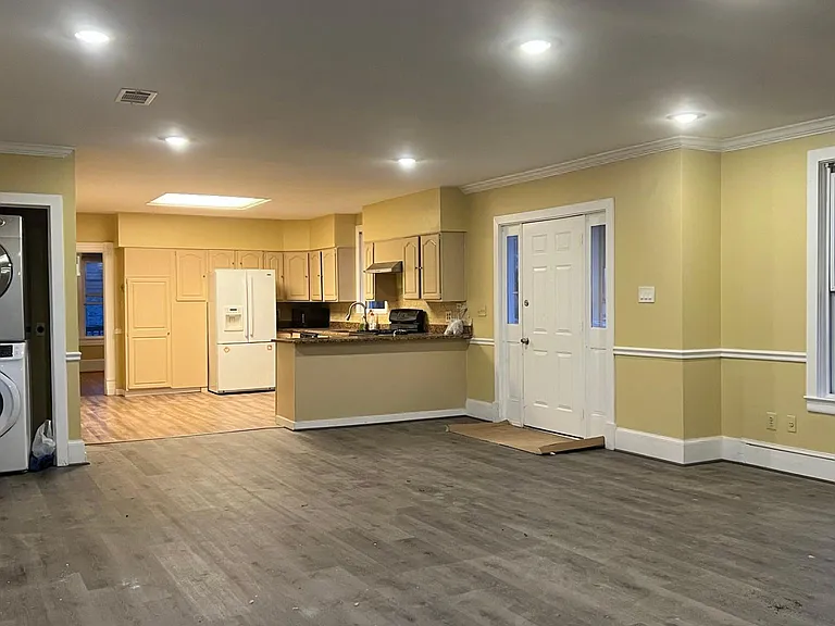 Living Room, Washer/Dryer