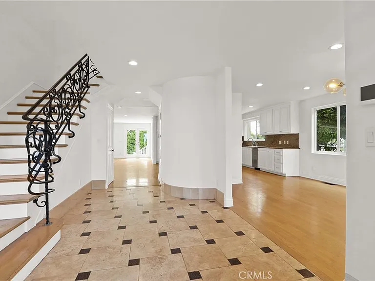 7908 W 81st St — Photo 4