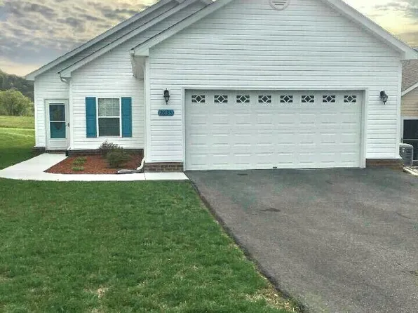 2635 Paddington Station Ln, Vinton, VA 24179