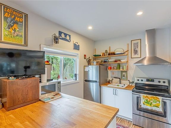 5th image of 3303 Carol Ann Dr #B