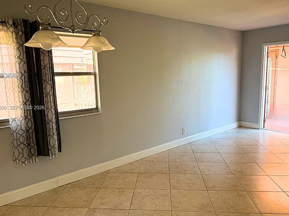 4th image of 566 Saxony Dr #566-L