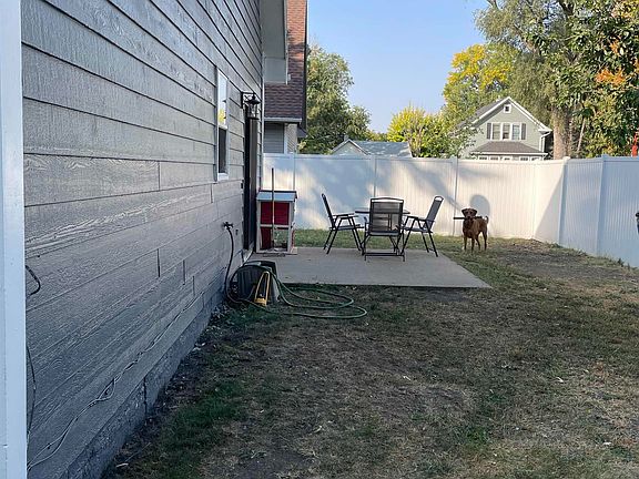 3rd image of 313 W 5th St