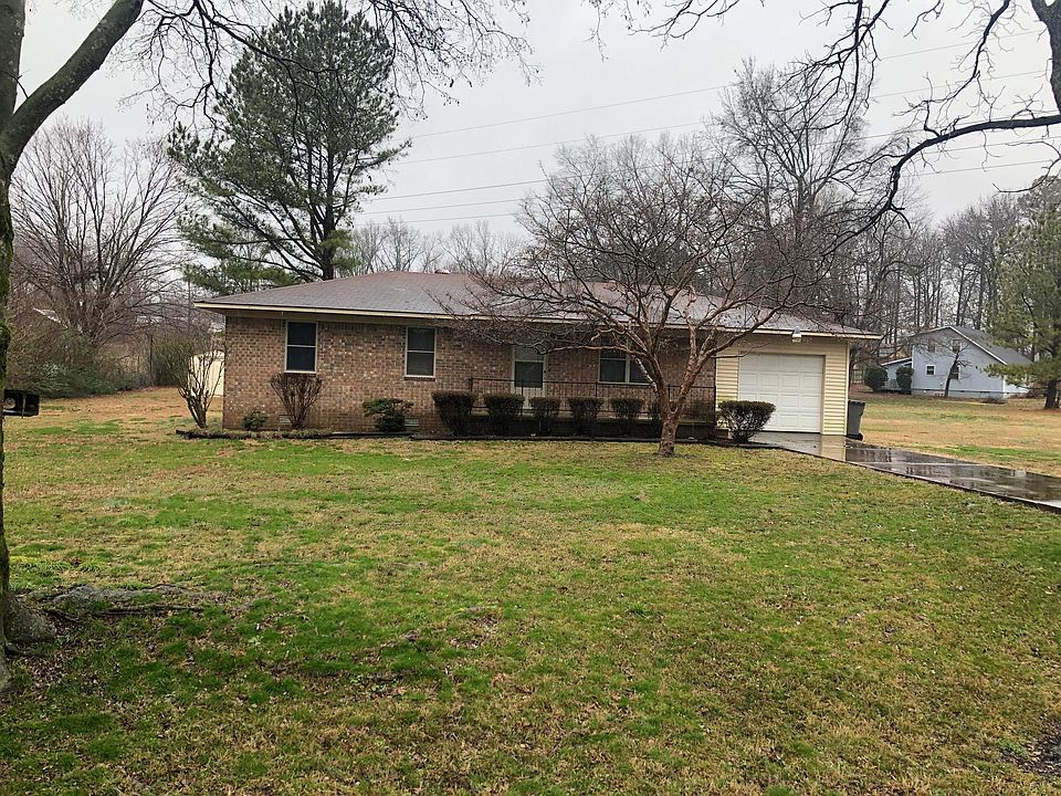 1st image of 135 Stacey Dr