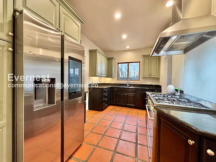 132 N Crescent Heights Blvd — Photo 4