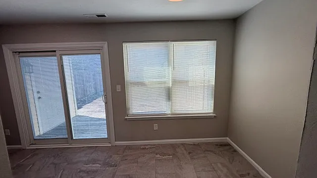 1367 Longlac Rd — Photo 11