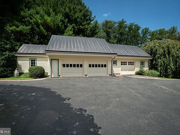5th image of 1255 Hollow Rd