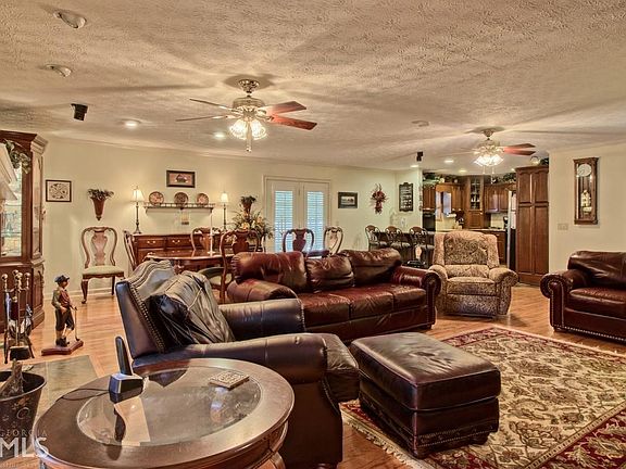 3rd image of 3120 Stone Oak Dr