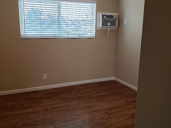 3rd image of 4582 Bancroft St