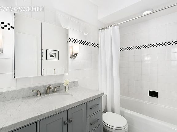 5th image of 677 Washington St #7E