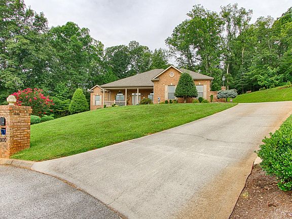 3rd image of 900 Hamilton Ridge Ln