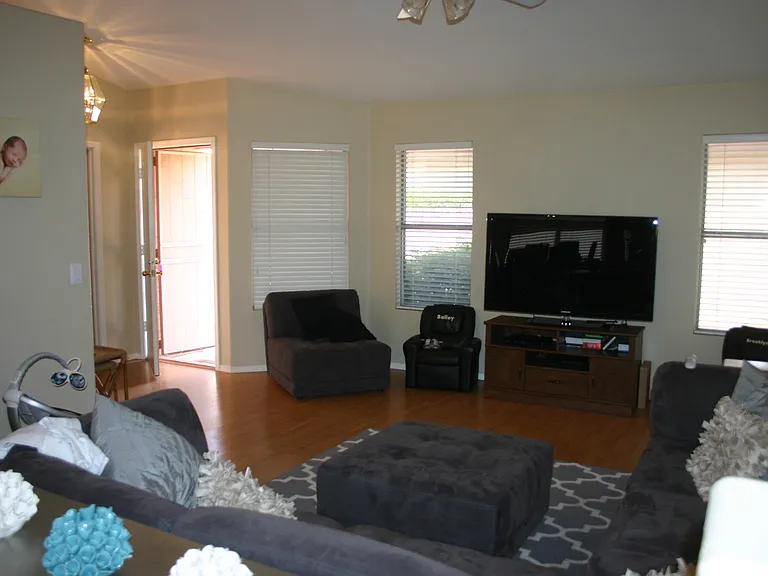 E Mossman Rd — Photo 4