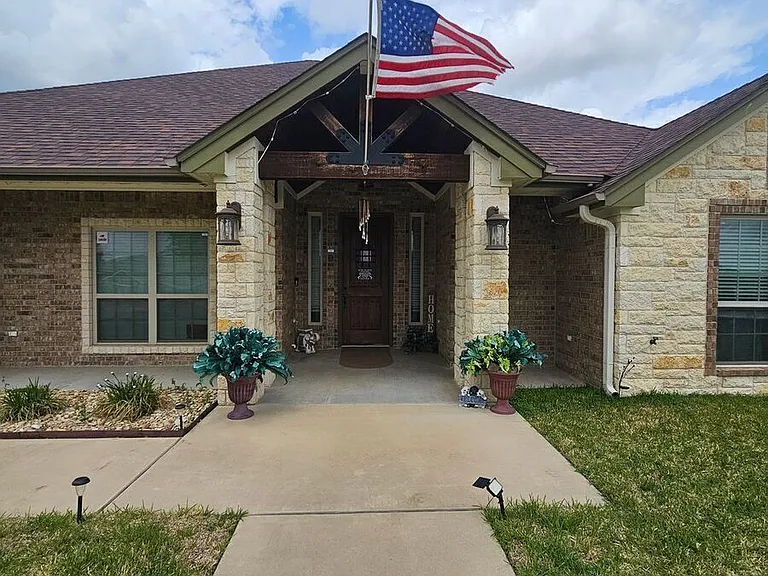 277 Skyline Dr — Photo 2