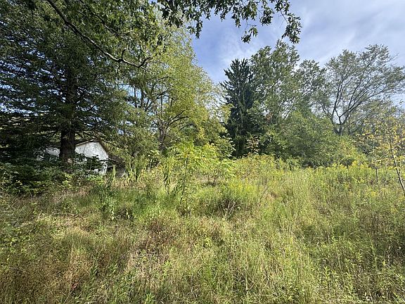 3rd image of 1730 Shinnston Pike