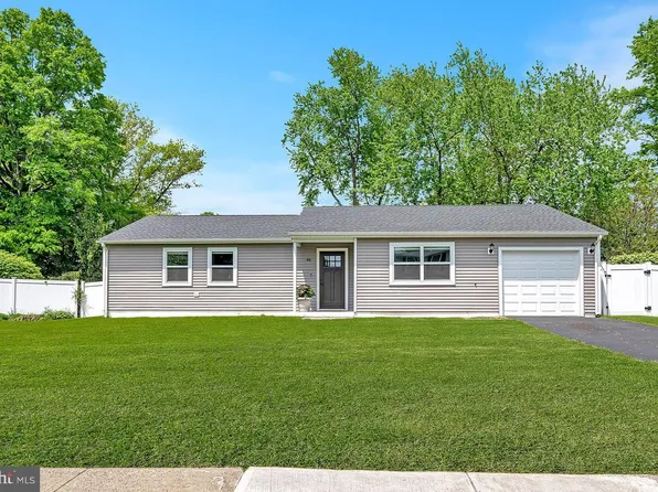 48 Misty Morn Ln, Ewing, NJ 08638