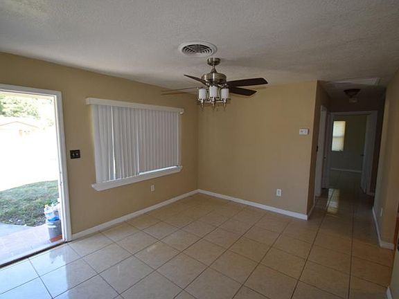 4th image of 223 Tarawa St