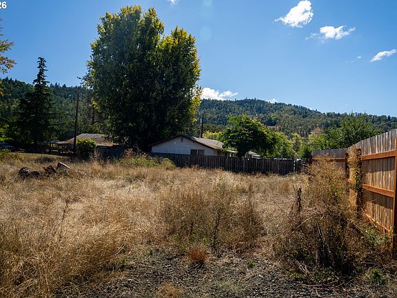 5th image of 0 NE Flagg St