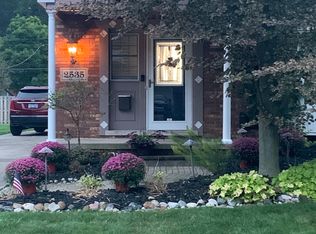 2535 Edgemont St, Trenton, MI 48183