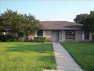 1st image of 910 Cypress Dr