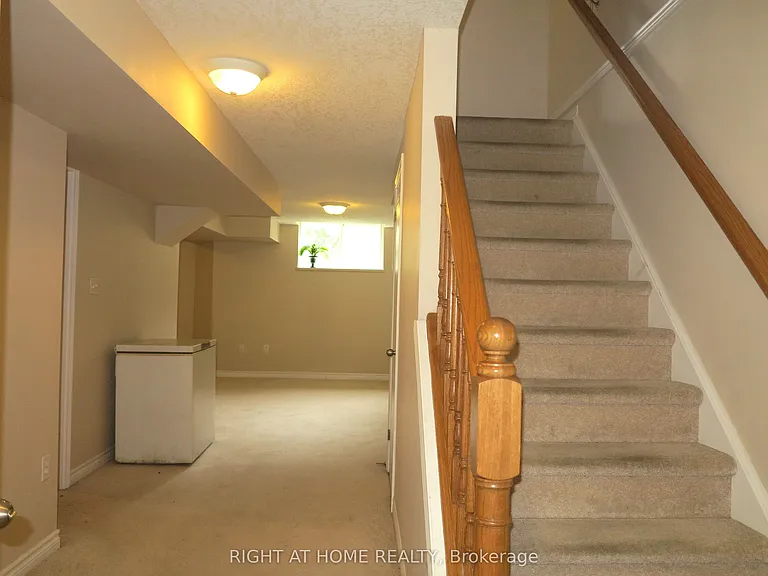 692 Oakcrossing Rd — Photo 20