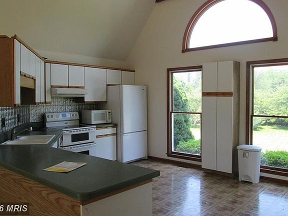 4th image of 348 Dogwood Manor Dr