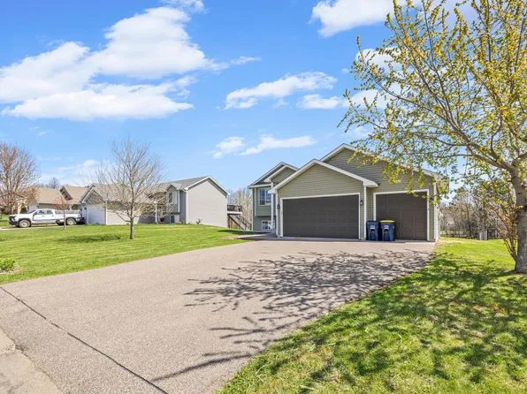 31037 Algonquin Trl, Chisago City, MN 55013