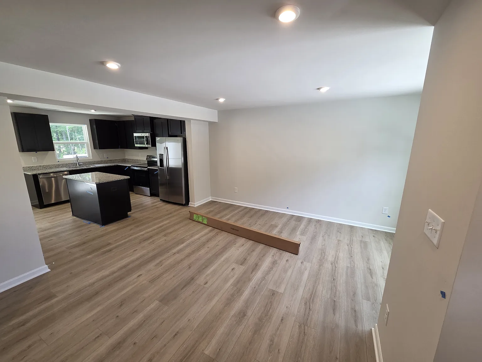 3 bed, 2.5 bath, 1220 sqft, $2,100 — Photo 3