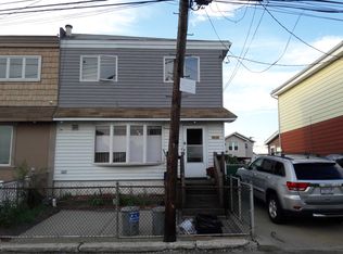 9967 1st St, Howard Beach, NY 11414