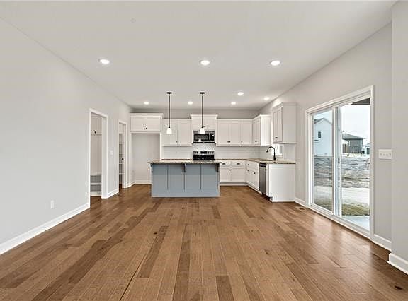 4th image of 1804 NE Ravenwood Dr