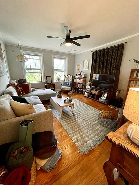 1st image of 4860 N Hermitage Ave APT 3E