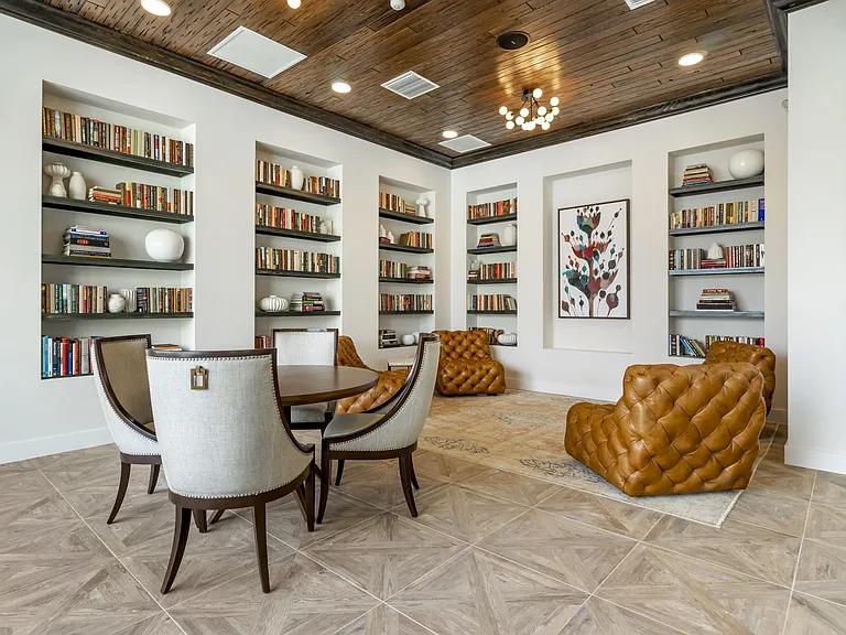 Lago Apartments — Photo 7
