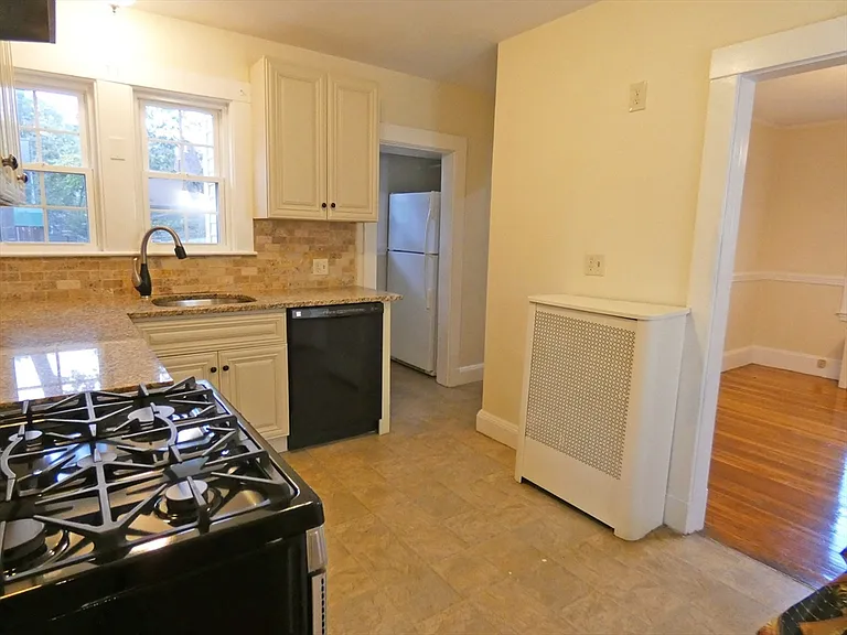 59-61 Athelstane Rd #59 — Photo 4