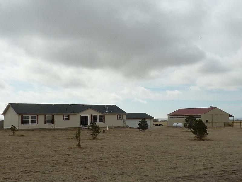 One level living on nearly 40 acres!
