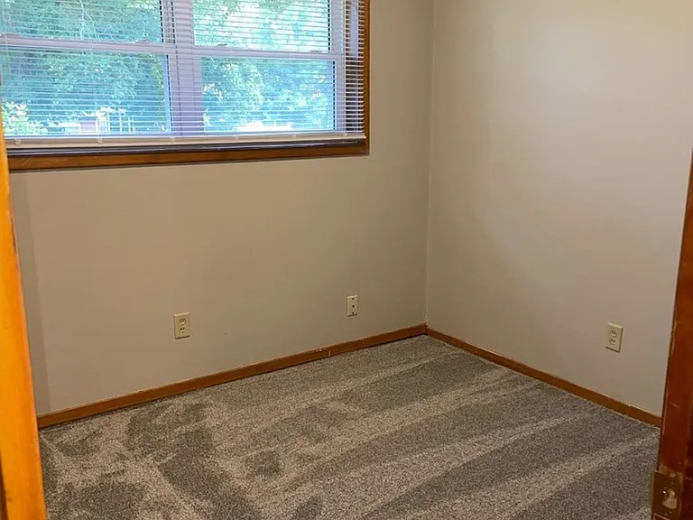 1512 Hartford Rd — Photo 7