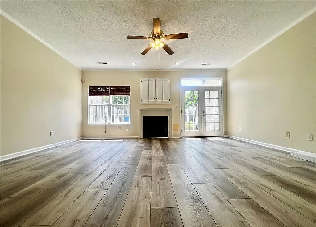 3 bed, 2.5 bath, 1586 sqft, $2,500 — Photo 3