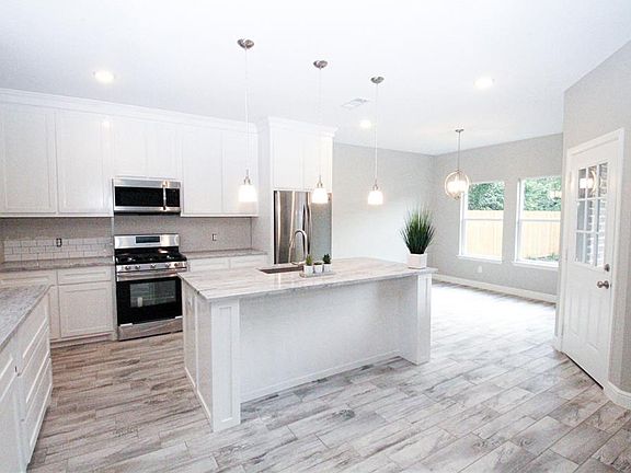 5th image of 3800 Wood Oak Dr
