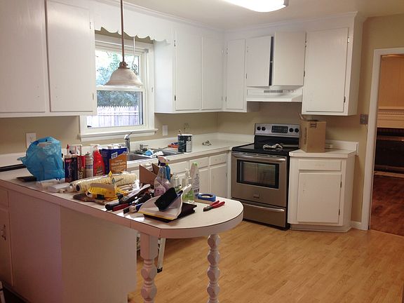3rd image of 201 Brook Ln