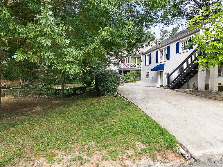 225 Springdale Dr NE — Photo 17