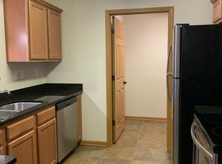 6667 Giles Rd #16, Papillion, NE 68133